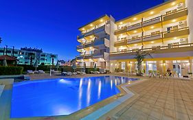 Trianta Apartments